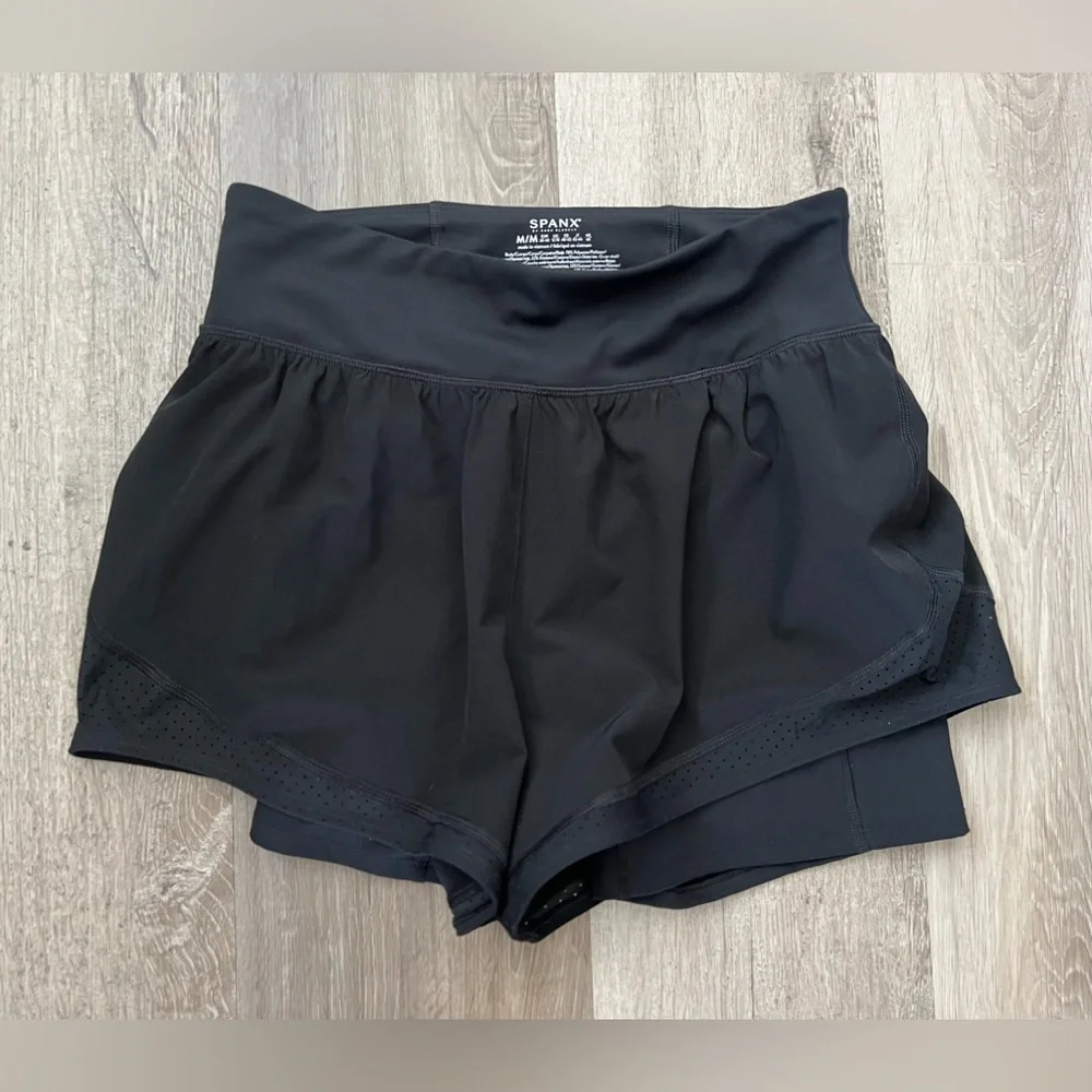Spanx Get Moving Athletic Shorts size medium